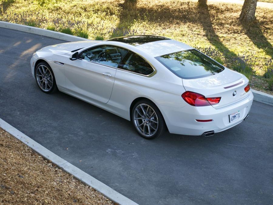  BMW 650i Coupe 2011 года  (US) (фото 7 из 11)